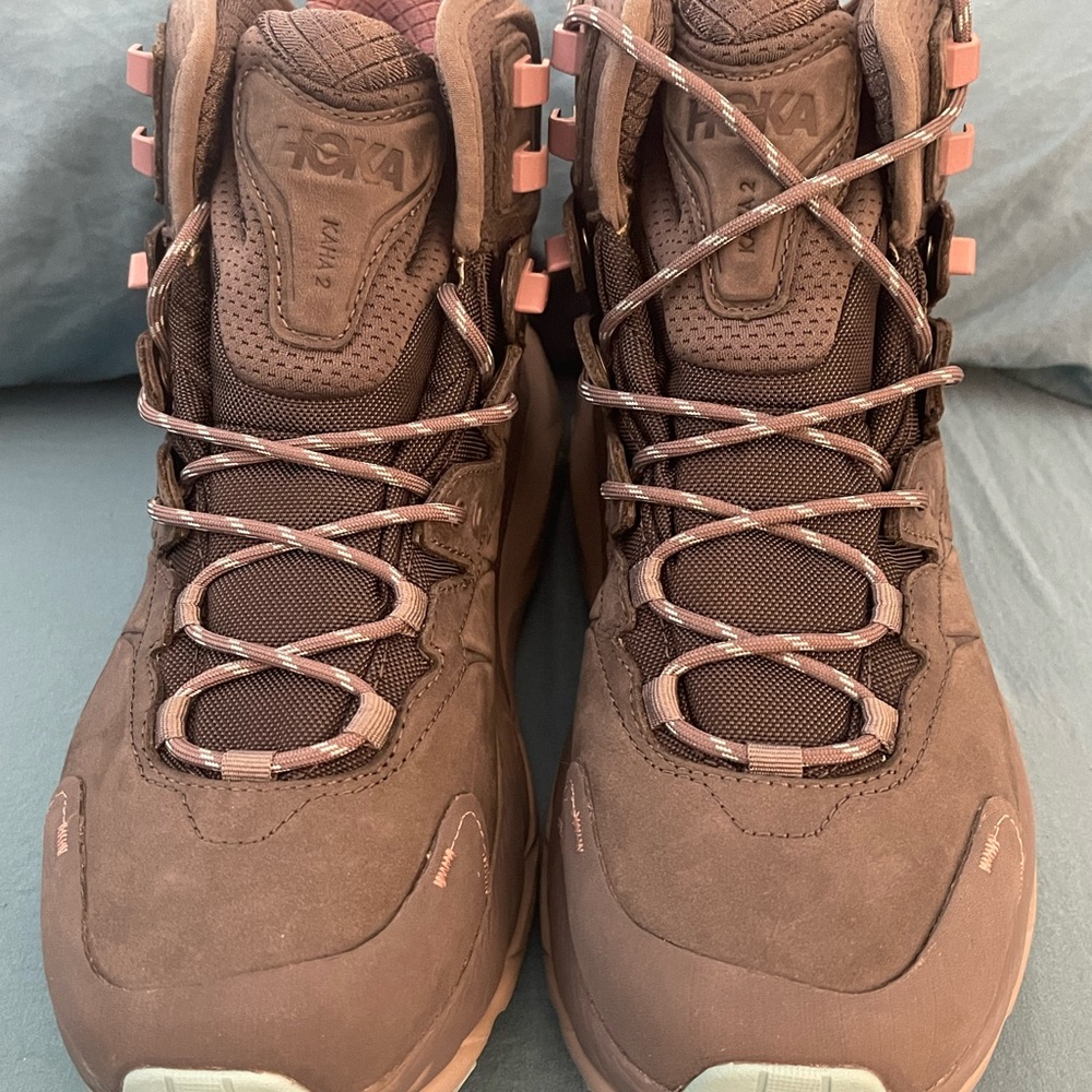 HOKA KAHA 2 Winter Snow Boots, Dark & Light Grey with Lavender and Aqua accents.